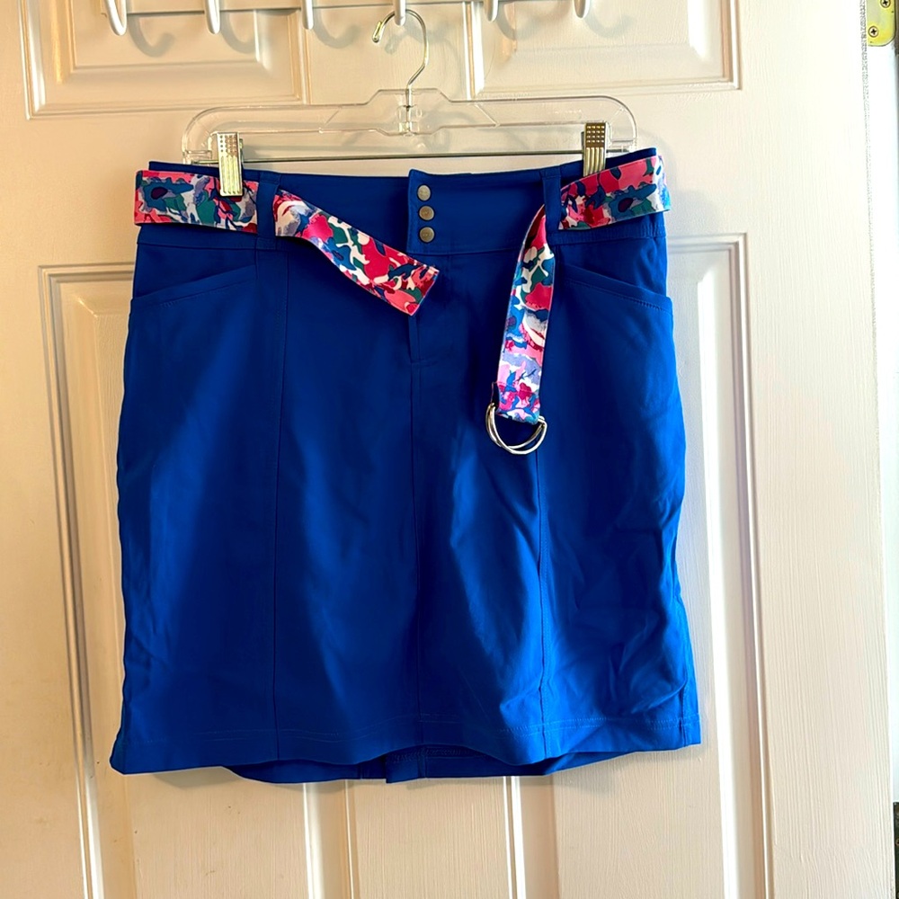 Women’s golf court size 6 front and rear pockets, floral belt